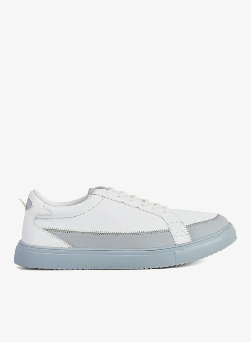 يوهو سنيكرز كاجوال بتفاصيل متباينة